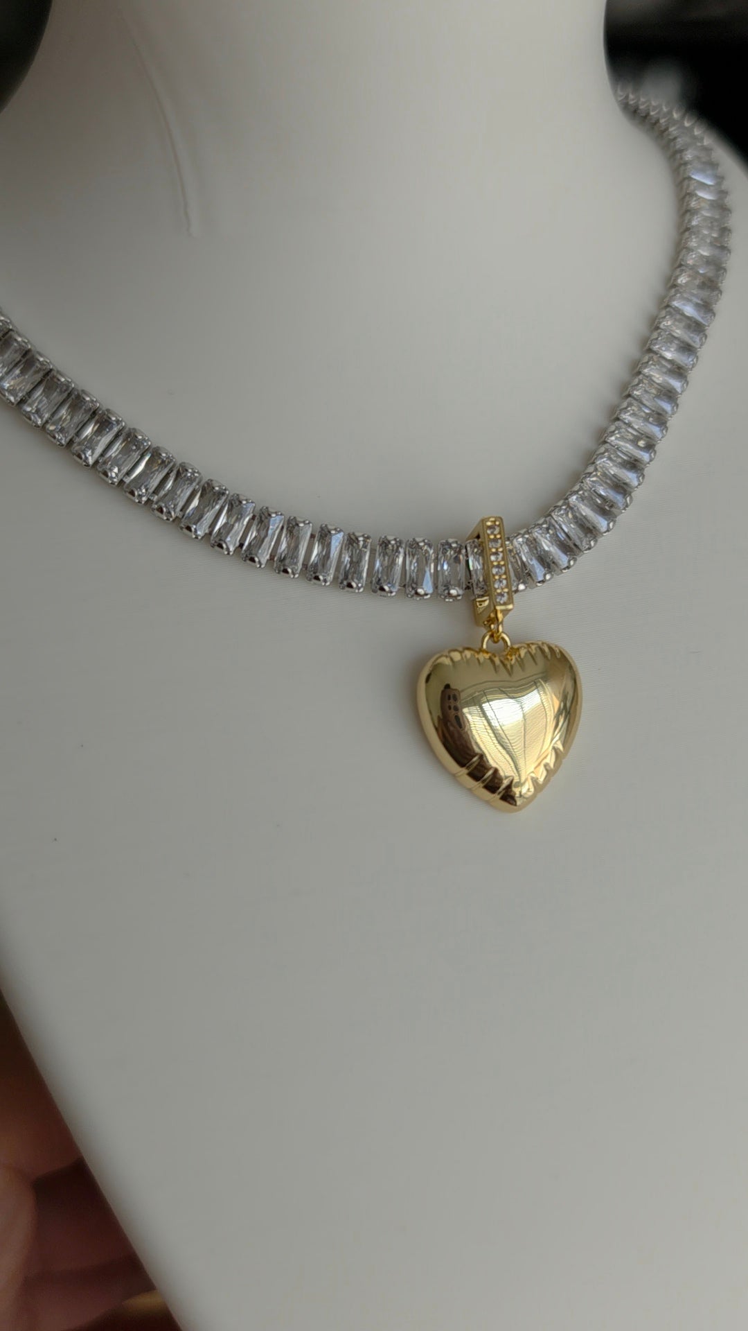 Beli heart necklace
